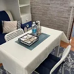Apartman Ar Inter 1 *